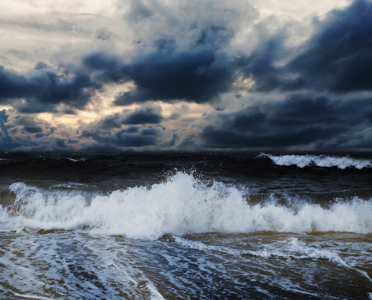 波濤洶湧的大海景色圖片
