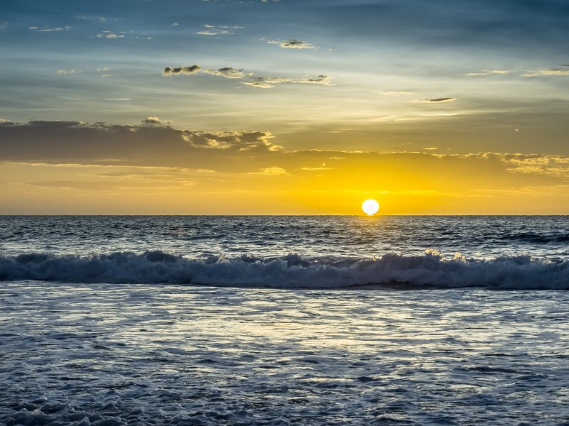 黃昏海灘風景圖片