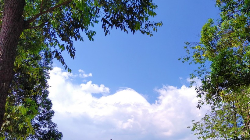 白雲藍天風景圖片