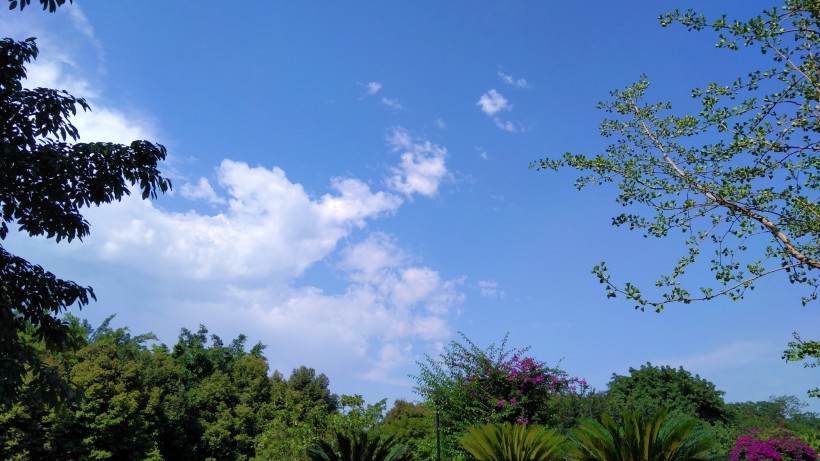 白雲藍天風景圖片