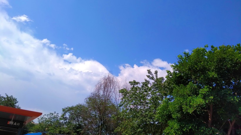 白雲藍天風景圖片