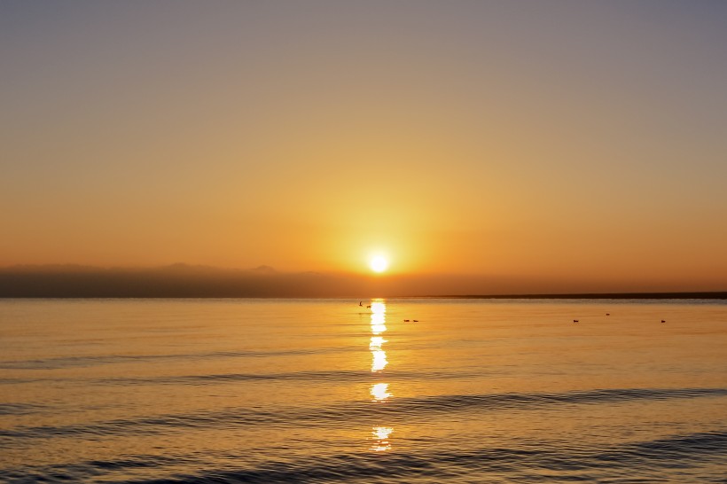 青海湖日出風光圖片