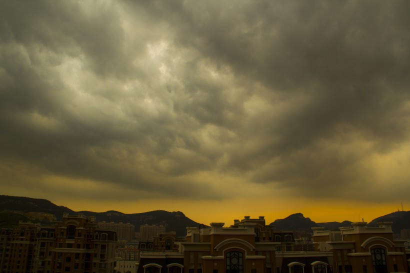 風雨前的天空烏雲圖片