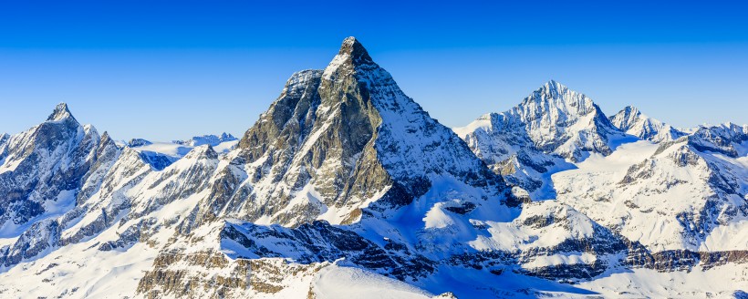 雪山頂部景色圖片