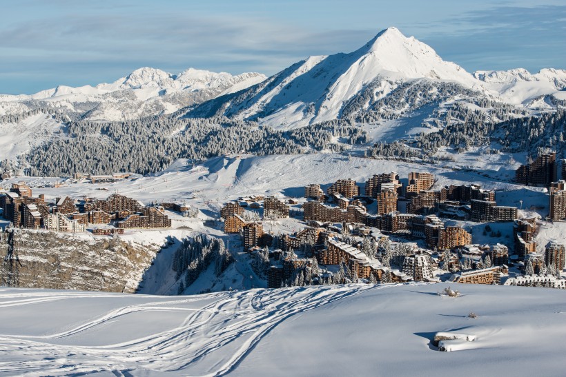 雪山頂部景色圖片