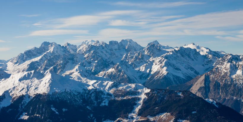 雪山頂部景色圖片