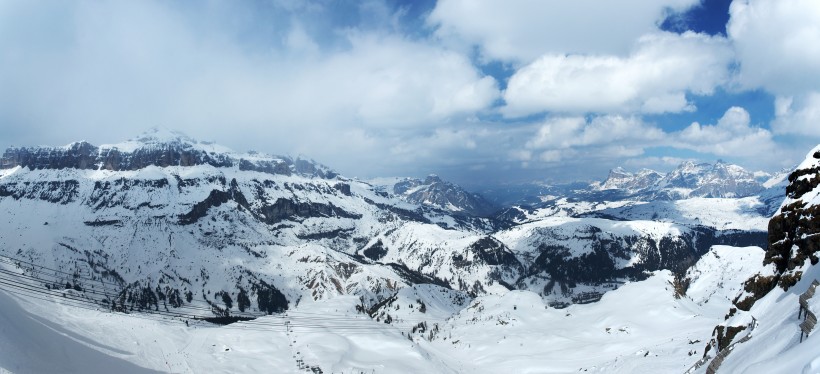 雪山頂部景色圖片
