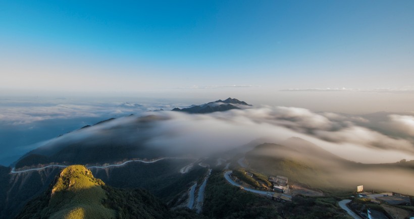 波瀾壯闊的雲海圖片