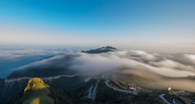 波瀾壯闊的雲海圖片