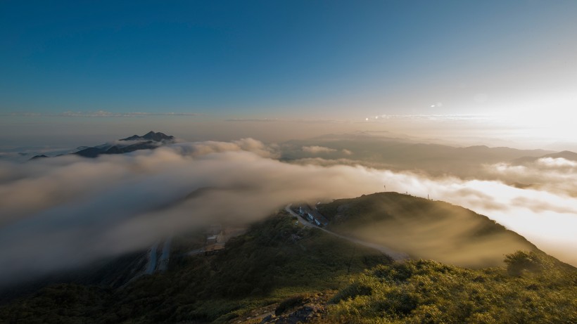 波瀾壯闊的雲海圖片