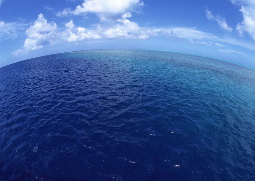 南太平洋的藍天白雲圖片
