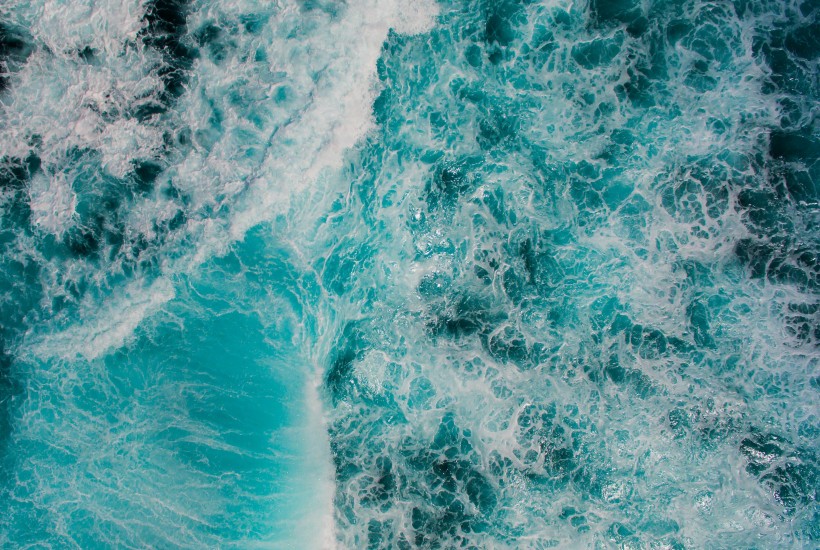 波濤洶湧的大海圖片