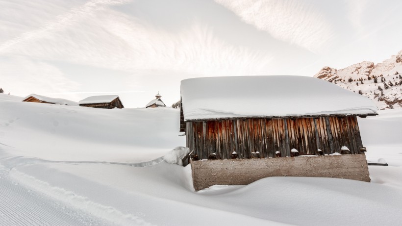 雪中小木屋風景圖片