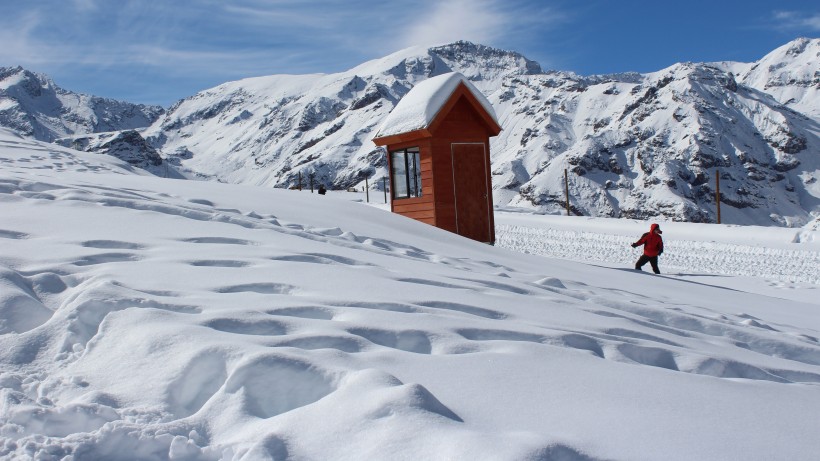 雪中小木屋風景圖片