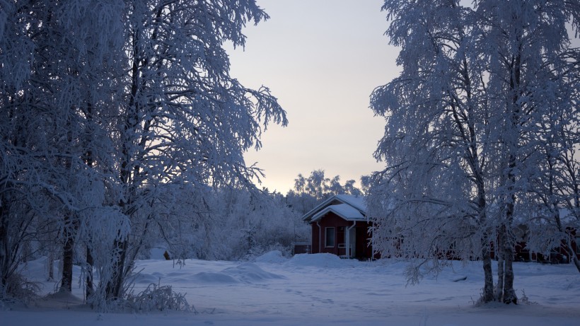 雪中小木屋風景圖片