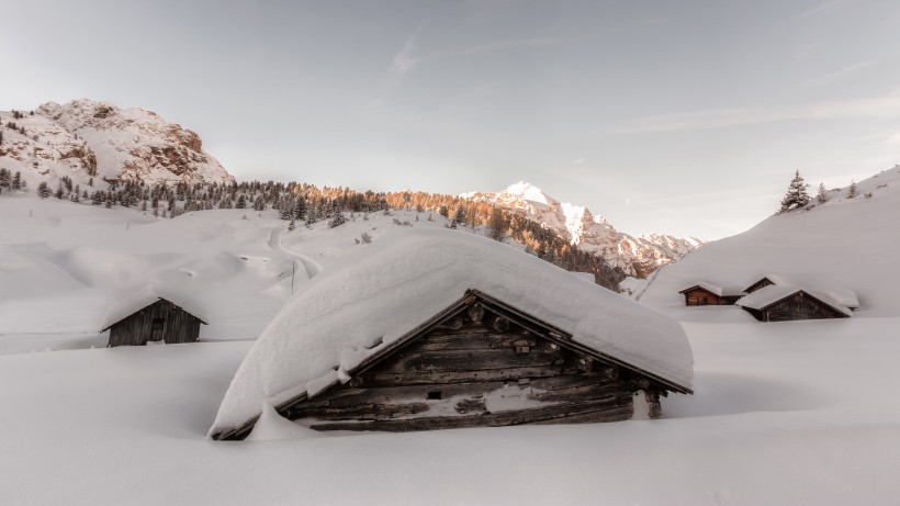 雪中小木屋風景圖片