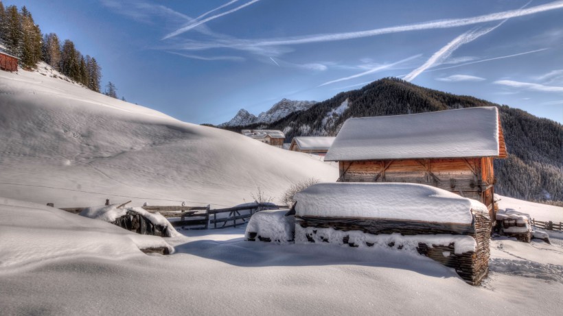 雪中小木屋風景圖片