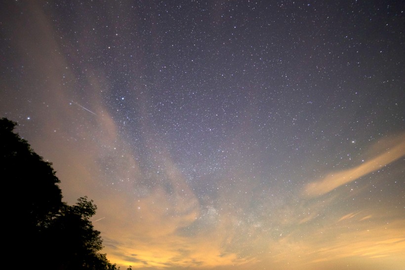 夜晚璀璨的星空圖片