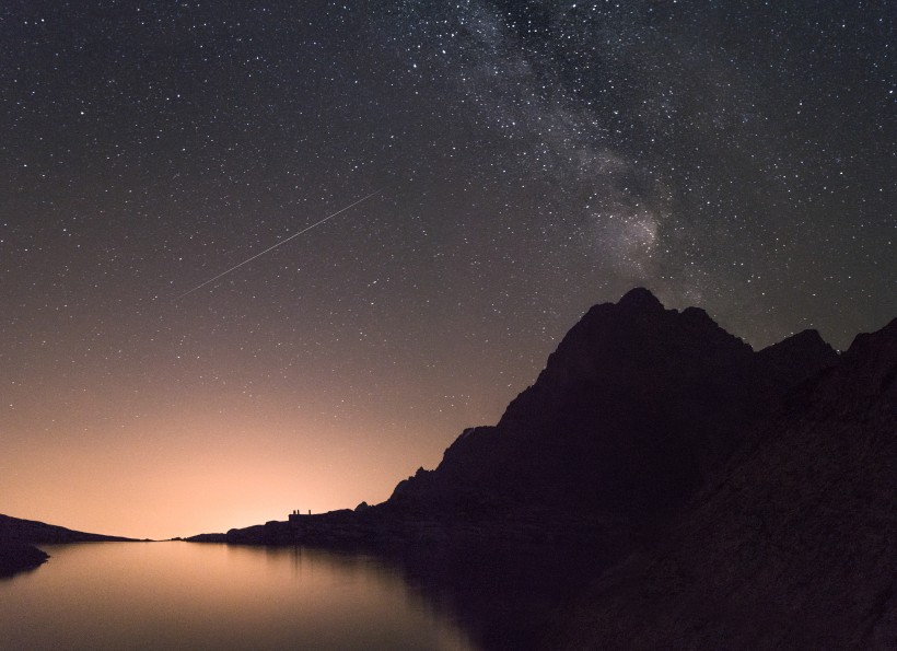 夜晚璀璨的星空圖片