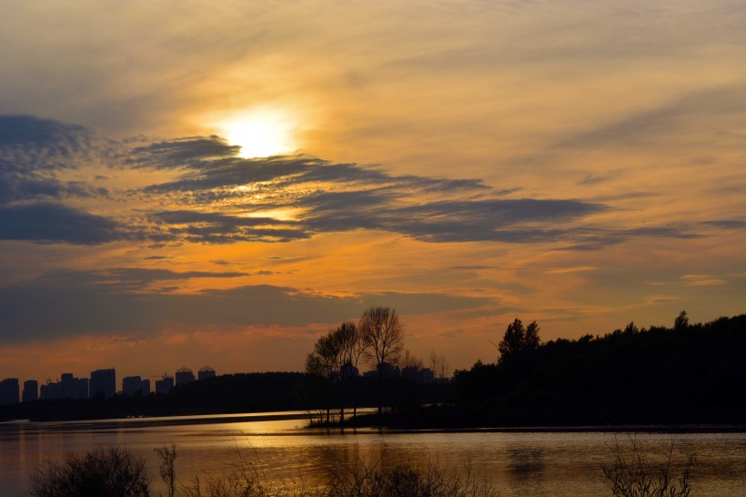 唯美絢麗的火燒雲夕陽風景圖片