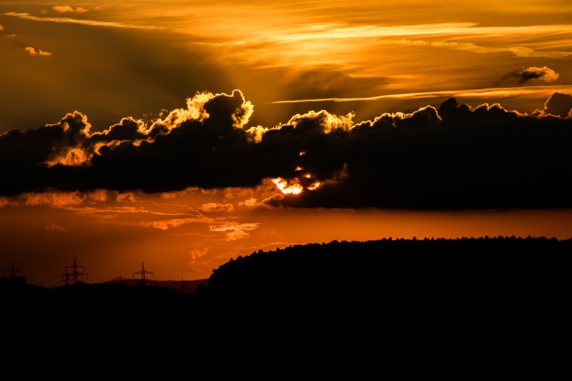 唯美的夕陽晚霞風景圖片