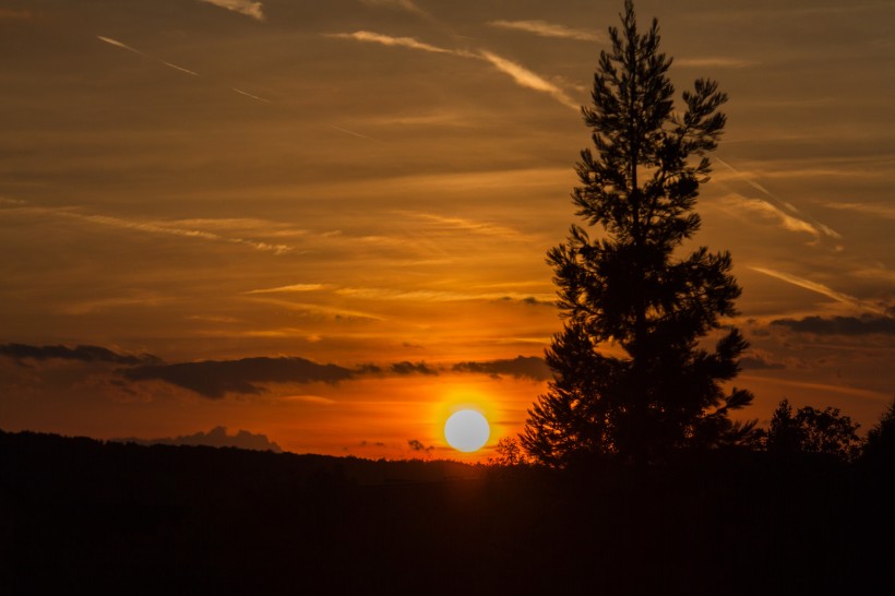 唯美的夕陽晚霞風景圖片