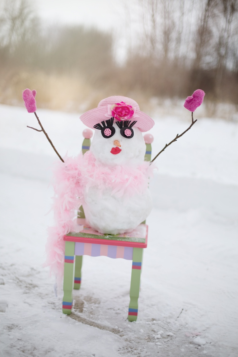 冬季造型獨特的雪人圖片