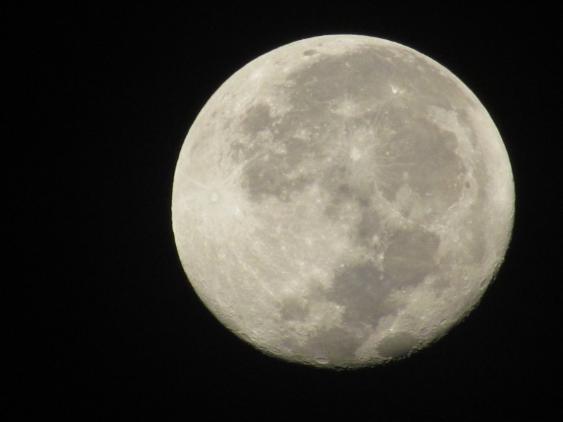 夜空中的月亮圖片