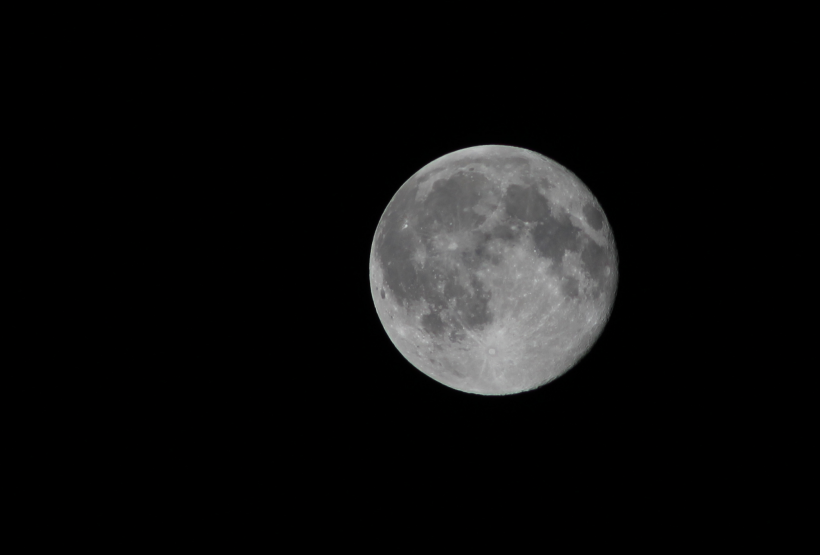 夜空中唯美的月亮圖片