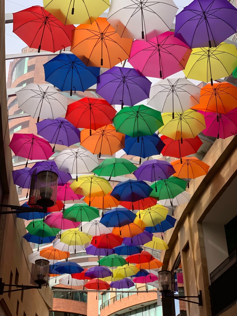 葡萄牙阿格達漂浮雨傘街圖片