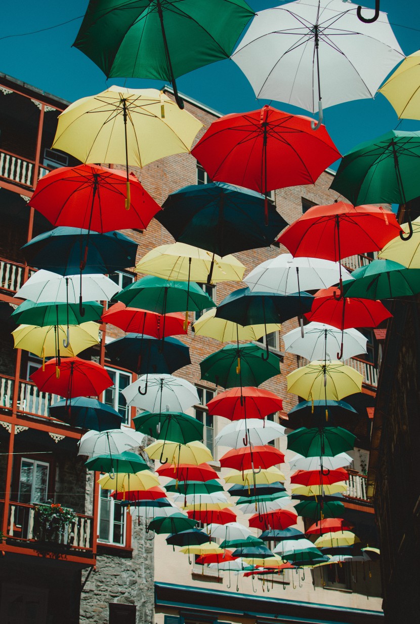 葡萄牙阿格達漂浮雨傘街圖片