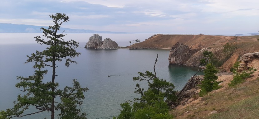 甯靜的俄羅斯貝加爾湖風景圖片 