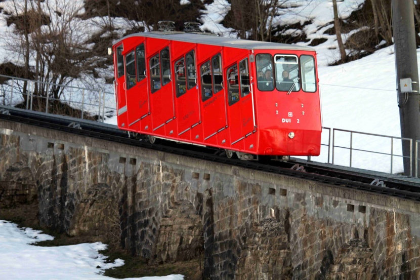 瑞士齒軌登山列車圖片