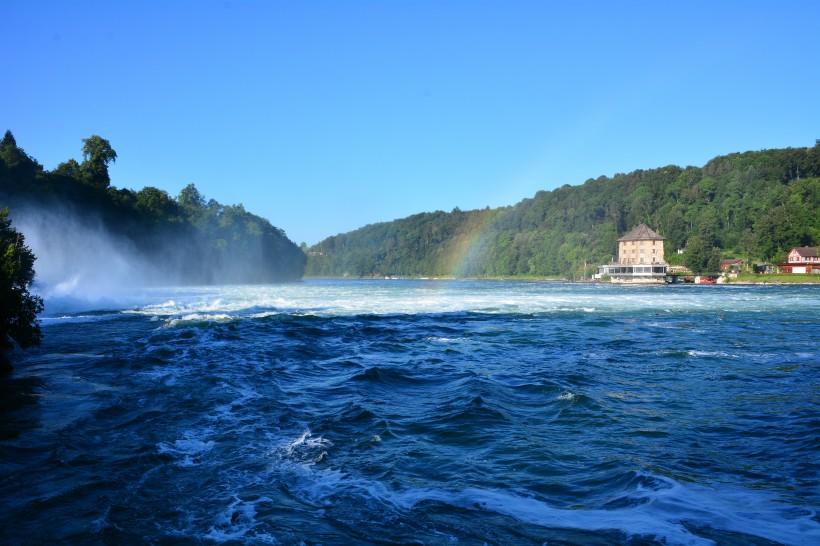 瑞士萊茵瀑布自然風景圖片