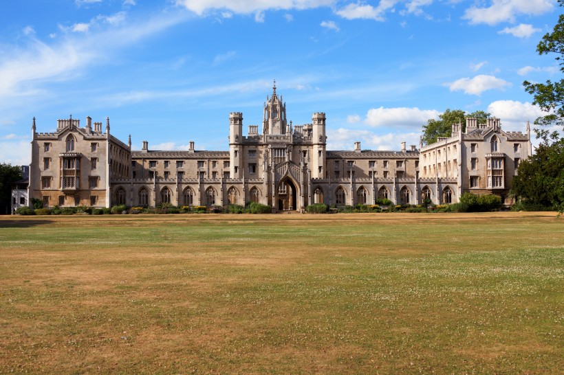 古樸的英國劍橋大學建築風景圖片