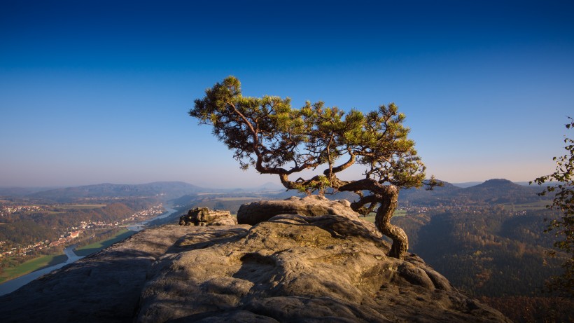 德國易北河砂岩山脈自然風景圖片