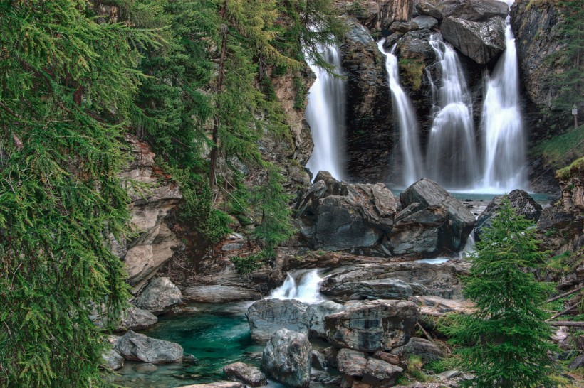意大利瓦萊達奧斯塔自然風景圖片