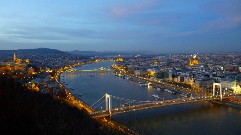 德國風景優美的多瑙河圖片