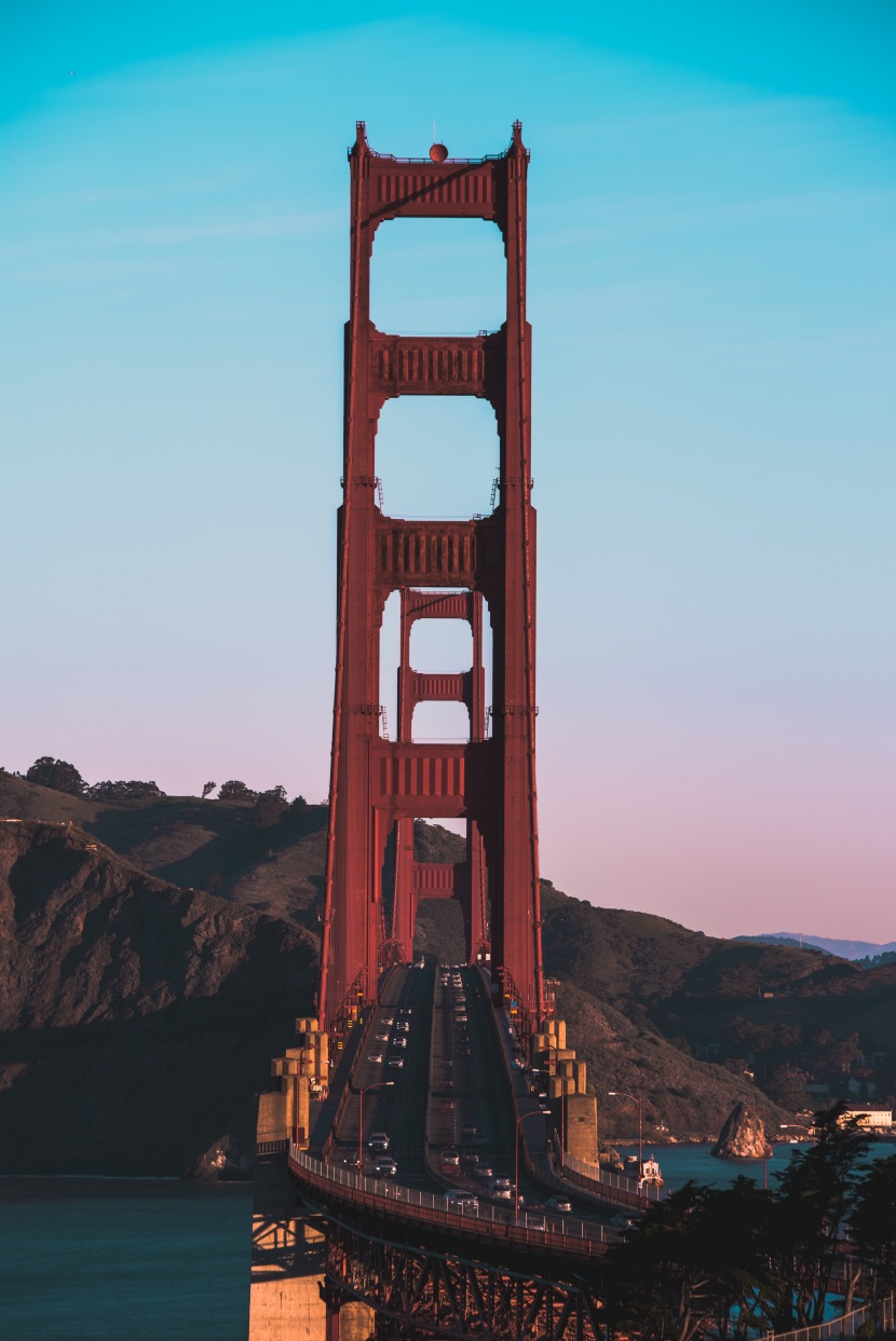 美國加利福尼亞宏偉的金門大橋建築風景圖片