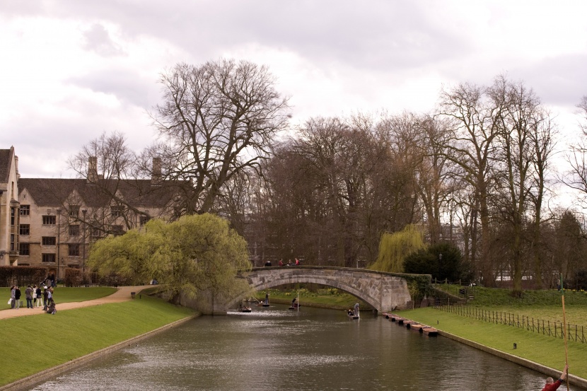 曆史悠久的英國劍橋大學建築風景圖片