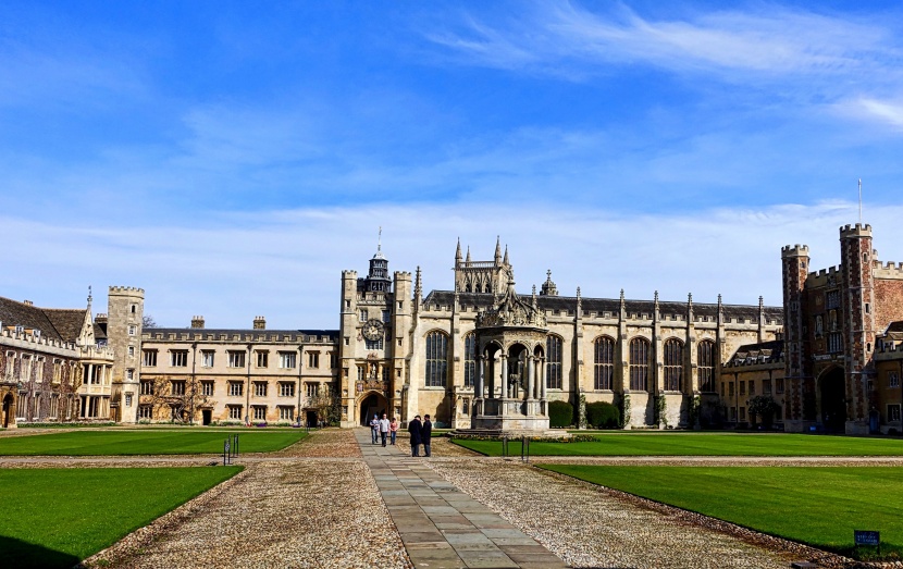 曆史悠久的英國劍橋大學建築風景圖片