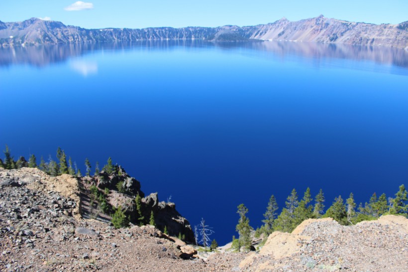 美國俄勒岡火山口湖自然風景圖片