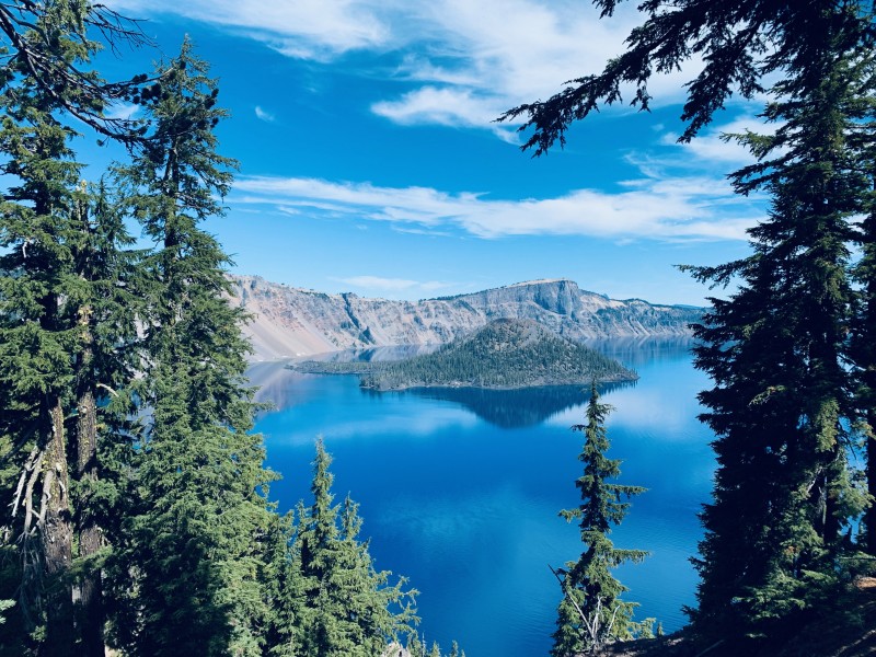 美國俄勒岡火山口湖自然風景圖片