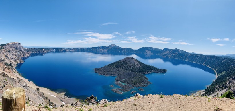 美國俄勒岡火山口湖自然風景圖片