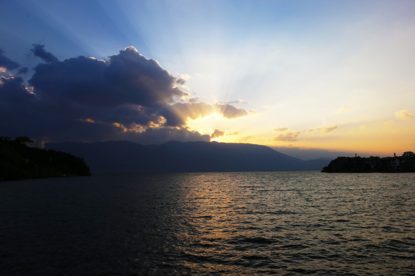 雲南大理洱海自然風景圖片