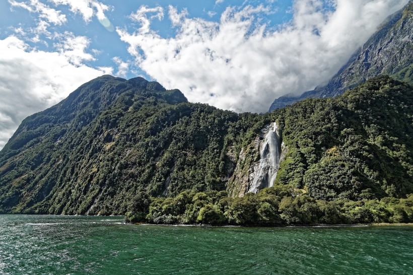 新西蘭南島米爾福德峽灣自然風景圖片