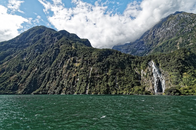 新西蘭南島米爾福德峽灣自然風景圖片