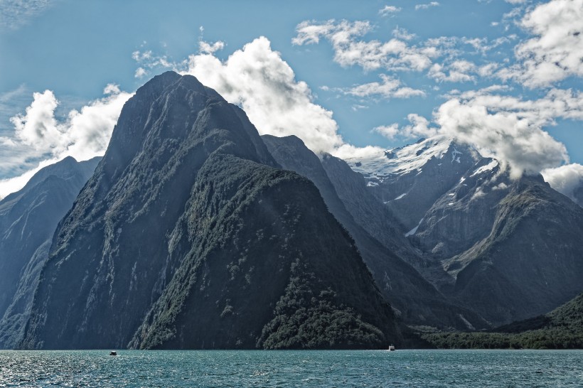 新西蘭南島米爾福德峽灣自然風景圖片