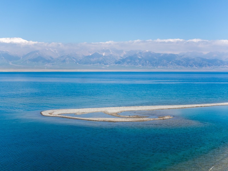 新疆賽裡木湖自然風景圖片