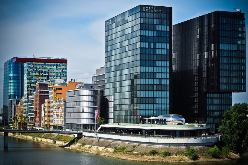 現代城市摩天大樓建築風景圖片